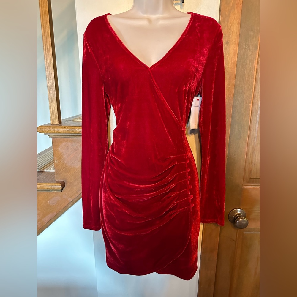 New Red Dress Aura velvet bodycon mini dress. Red. Size M